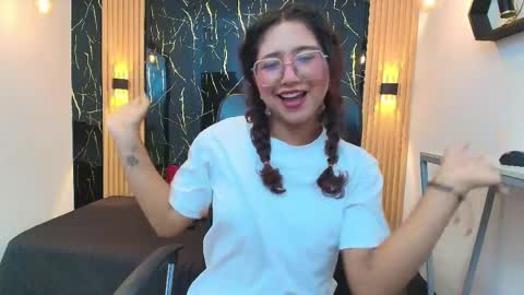 Snapshot of samantha_fox8 chatting on May 16, 2026, 10:58 am online show from May 16, 2026, 10:58 am