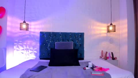 samantha_foxyy online show from February 27, 2026, 11:43 am