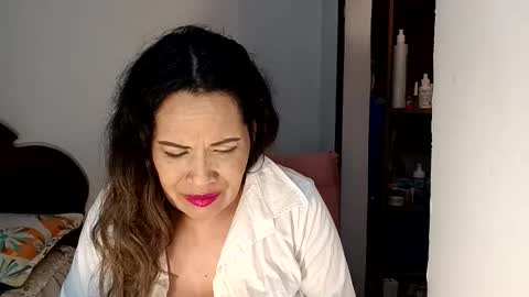 Samantha  Gomez  online show from December 22, 2025, 6:10 am