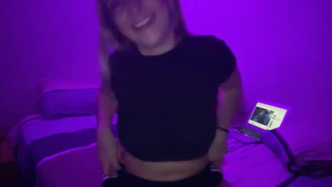 Samantha Rooms online show from February 5, 2026, 1:21 am