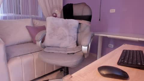 samantha_thompsoon online show from June 8, 2026, 9:48 pm