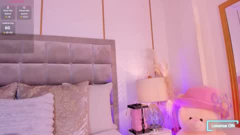 Snapshot of samanthaclay chatting on October 15, 2025, 8:53 pm   online show from October 15, 2025, 8:53 pm