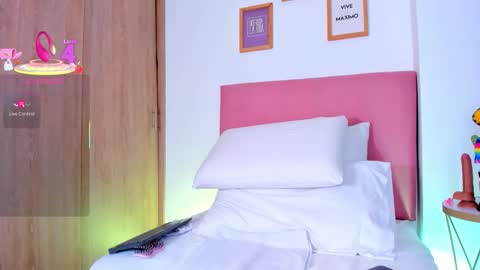 V A  N E S S A  online show from October 21, 2025, 8:31 pm