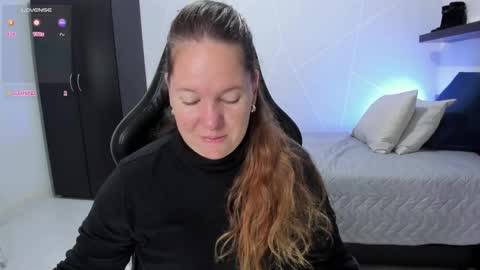 Samantha samy online show from October 27, 2025, 4:38 am