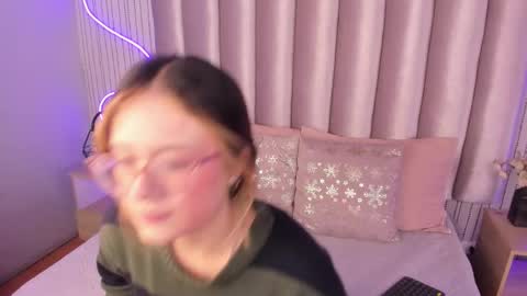 Alejandra  online show from October 27, 2025, 11:58 am