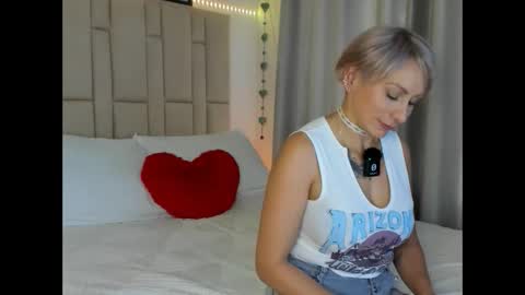Samixmami online show from March 7, 2025, 10:32 pm