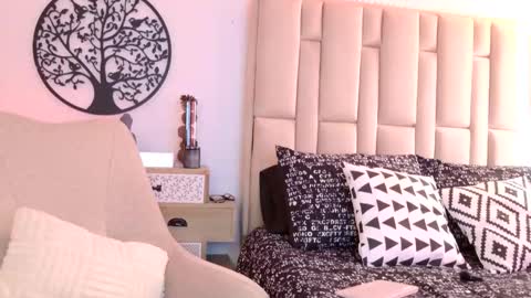 Samixmami online show from May 8, 2026, 7:52 pm