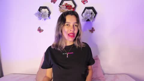 Samara is my name a pleasure delighted that you are here leave your thumb up it is important to me online show from January 16, 2025, 11:37 pm