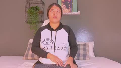 Snapshot of samaragarcia__ chatting on October 15, 2025, 12:27 pm S A M A R A  online show from October 15, 2025, 12:27 pm