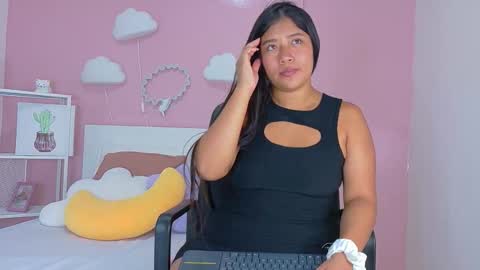 Snapshot of samaragarcia__ chatting on October 22, 2025, 12:49 pm S A M A R A  online show from October 22, 2025, 12:49 pm