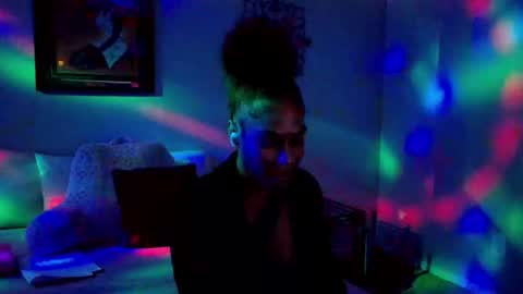 Yaya online show from February 19, 2025, 2:33 am