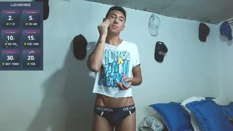 Snapshot of samfox_ chatting on April 10, 2026, 11:04 am SAM online show from April 10, 2026, 11:04 am
