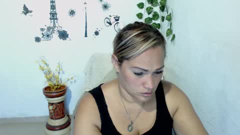 Snapshot of samira_lennox chatting on January 20, 2025, 10:48 pm SAMIRA online show from January 20, 2025, 10:48 pm