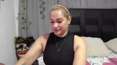 Snapshot of samira_lennox chatting on September 20, 2025, 5:25 pm SAMIRA online show from September 20, 2025, 5:25 pm