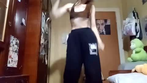 Snapshot of samiravilmont chatting on October 16, 2025, 3:57 pm Mira online show from October 16, 2025, 3:57 pm