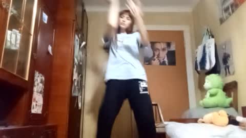 Snapshot of samiravilmont chatting on November 19, 2025, 4:18 pm Mira online show from November 19, 2025, 4:18 pm