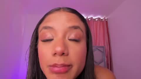 samirose_ online show from May 6, 2026, 10:04 pm