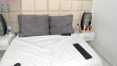 Snapshot of sammy_uwu1 chatting on October 26, 2025, 2:01 pm Nice to meet you guys my name is Lina. online show from October 26, 2025, 2:01 pm