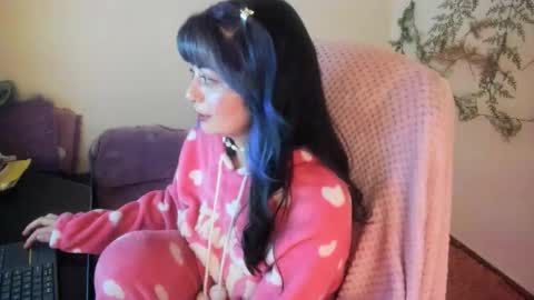   online show from October 25, 2025, 6:32 am