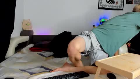 Snapshot of samuel_clark chatting on September 19, 2025, 8:05 am Sam online show from September 19, 2025, 8:05 am