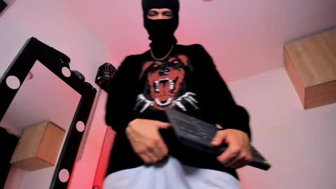   online show from September 12, 2025, 9:42 am