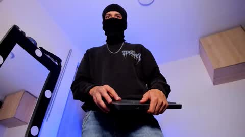   online show from September 25, 2025, 4:27 am