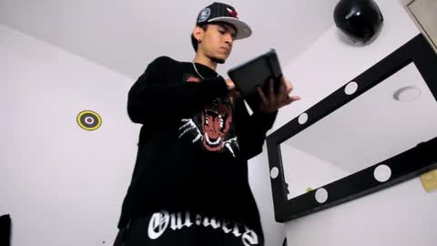 Snapshot of samuel_suarez chatting on April 3, 2026, 1:14 am online show from April 3, 2026, 1:14 am