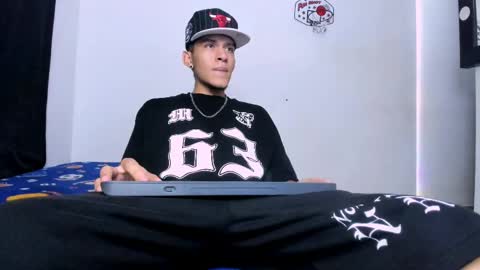 Snapshot of samuel_suarez chatting on May 1, 2026, 12:48 am online show from May 1, 2026, 12:48 am