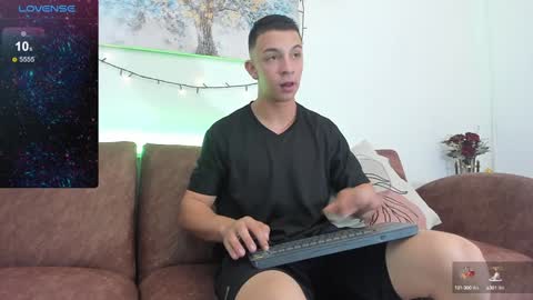 Snapshot of samuel_up chatting on January 7, 2025, 8:31 pm Samuel online show from January 7, 2025, 8:31 pm