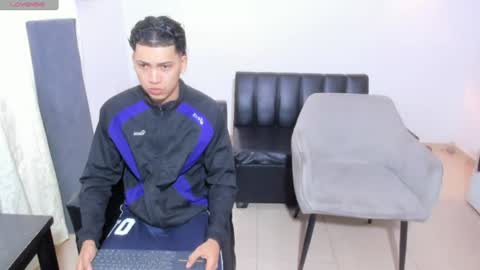 samxx_muscle online show from June 25, 2026, 2:21 pm