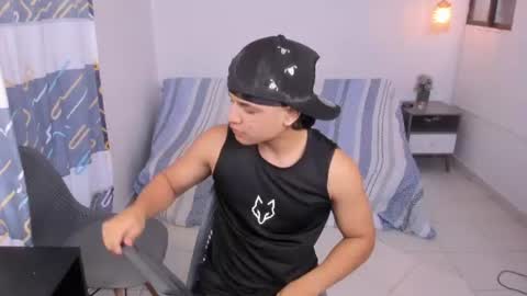 samxx_muscle online show from July 6, 2026, 1:41 pm