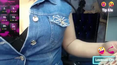 Snapshot of samy_collen_v chatting on May 10, 2026, 1:27 pm Samy online show from May 10, 2026, 1:27 pm