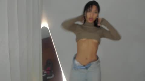 Snapshot of samy_jonnes_ chatting on January 17, 2025, 11:51 pm Hello I am absent due to a family calamity I will return soon-hola estoy ausente por un problema familiar volvere pronto. online show from January 17, 2025, 11:51 pm
