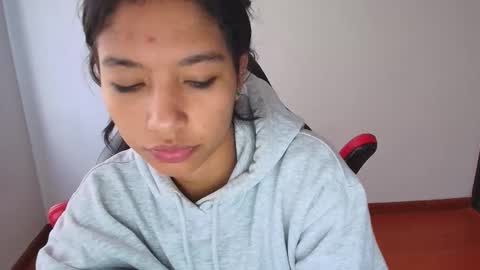 Snapshot of samy_jonnes_ chatting on October 19, 2025, 9:59 pm Hello I am absent due to a family calamity I will return soon-hola estoy ausente por un problema familiar volvere pronto. online show from October 19, 2025, 9:59 pm