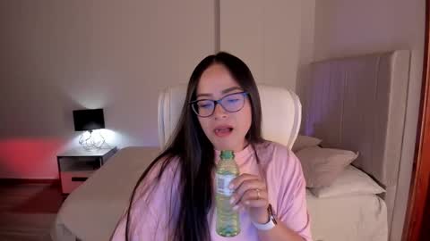 Snapshot of samy_one chatting on October 4, 2025, 9:35 pm Samy online show from October 4, 2025, 9:35 pm