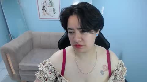 samythomas_t online show from December 17, 2025, 2:28 am