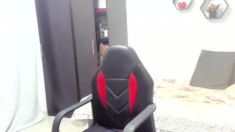 Sanddi  online show from December 22, 2025, 9:34 pm