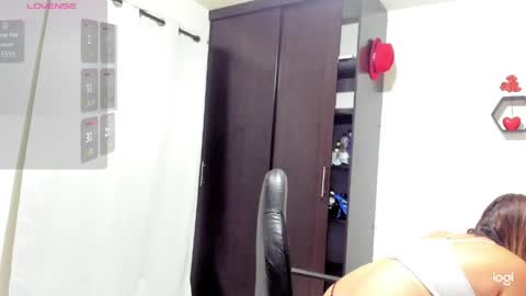 Sanddi  online show from April 15, 2026, 8:53 pm