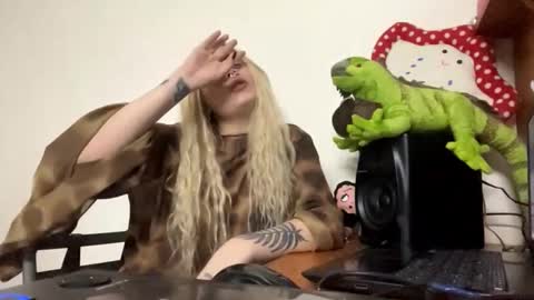 Kate online show from February 17, 2026, 11:18 am