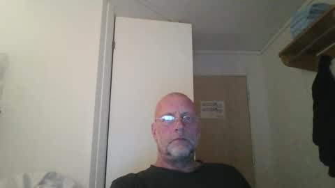 sandnesrune523 online show from December 14, 2025, 5:07 pm