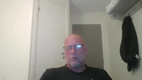 Snapshot of sandnesrune523 chatting on April 15, 2026, 5:53 pm sandnesrune523 online show from April 15, 2026, 5:53 pm