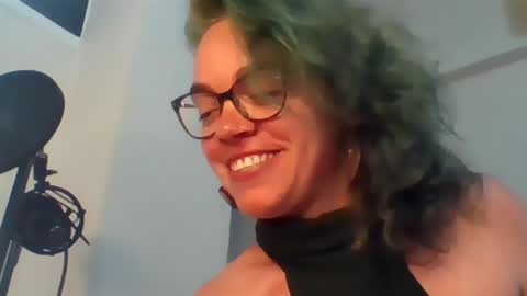 Sandra online show from May 11, 2026, 4:48 pm