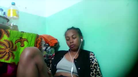 sandra1253099 online show from November 26, 2025, 6:42 pm