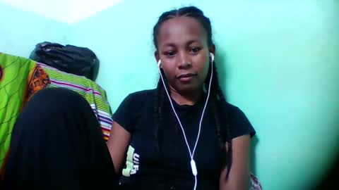 sandra1253099 online show from December 16, 2025, 6:24 pm