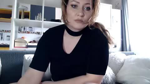 Snapshot of sandra______ chatting on March 16, 2026, 12:31 pm dont forghet to thumbs up if you like my show online show from March 16, 2026, 12:31 pm