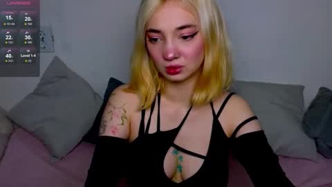 Snapshot of sandra_bell_ chatting on October 14, 2025, 8:15 am Sandra online show from October 14, 2025, 8:15 am