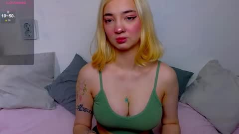 Snapshot of sandra_bell_ chatting on October 20, 2025, 6:58 am Sandra online show from October 20, 2025, 6:58 am