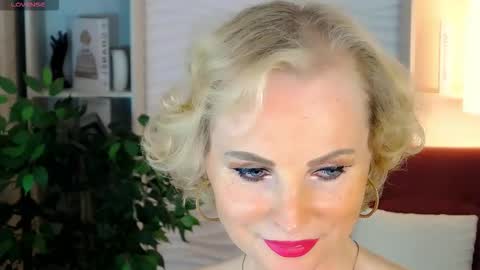 Snapshot of sandra_kind chatting on September 14, 2025, 6:01 am Sandra online show from September 14, 2025, 6:01 am