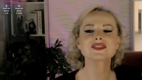 Snapshot of sandra_kind chatting on October 23, 2025, 6:02 am Sandra online show from October 23, 2025, 6:02 am