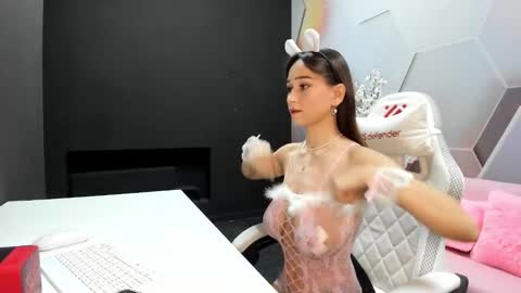 sandraharriss online show from December 15, 2025, 2:05 am